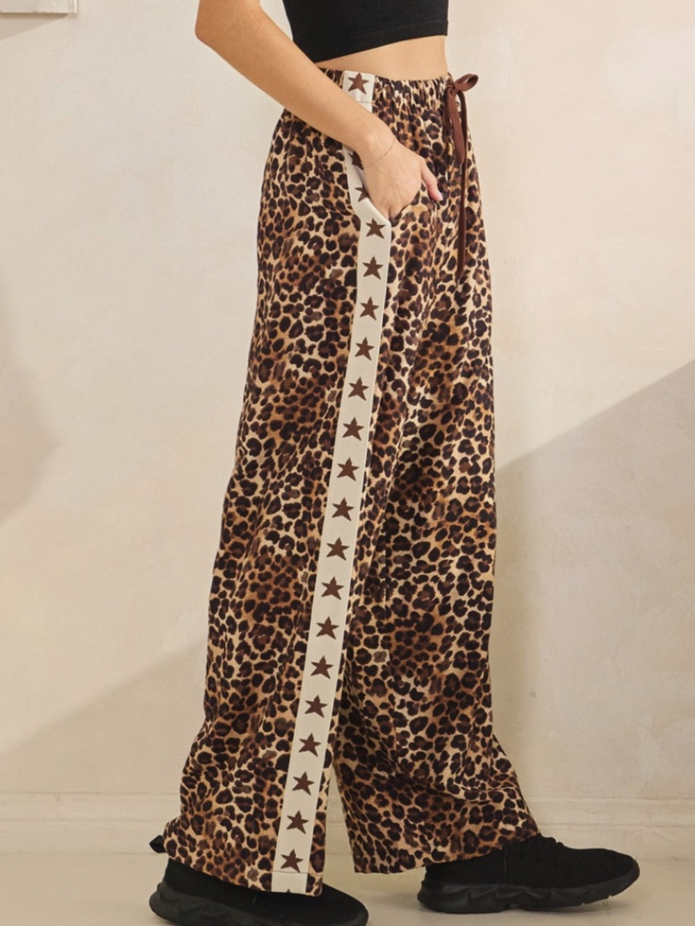 Veveret Leopard Print Star Detail Wide Leg Pants